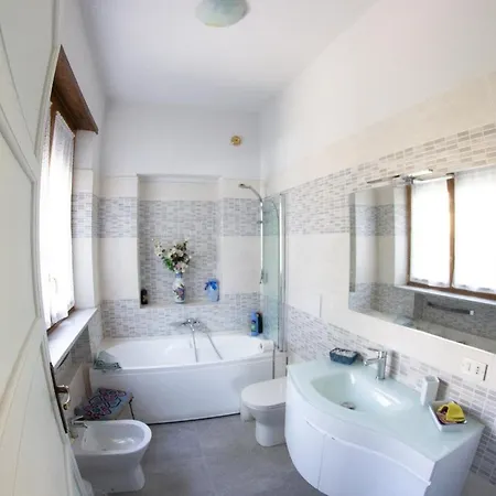 Delbia - L'elfo Guest house Candelo
